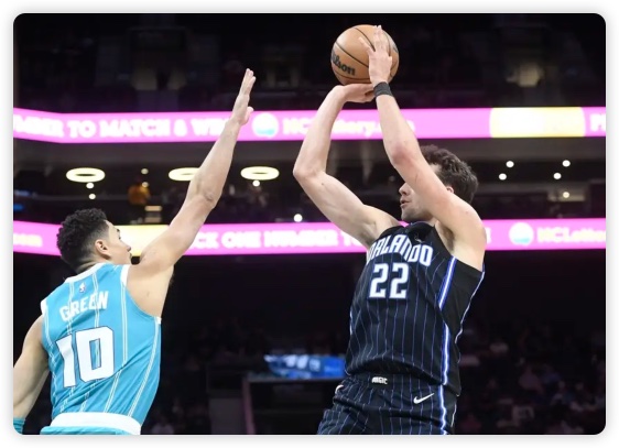 班凯罗32+7三球25分 瓦格纳26分魔术险胜黄蜂